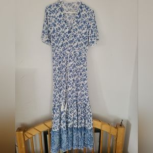 Maxi dress Blue and white. Size small